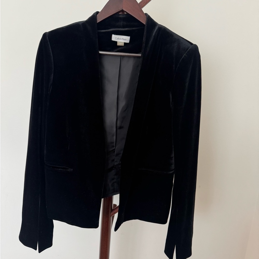 Calvin Klein Women's Elegant Black Blazer